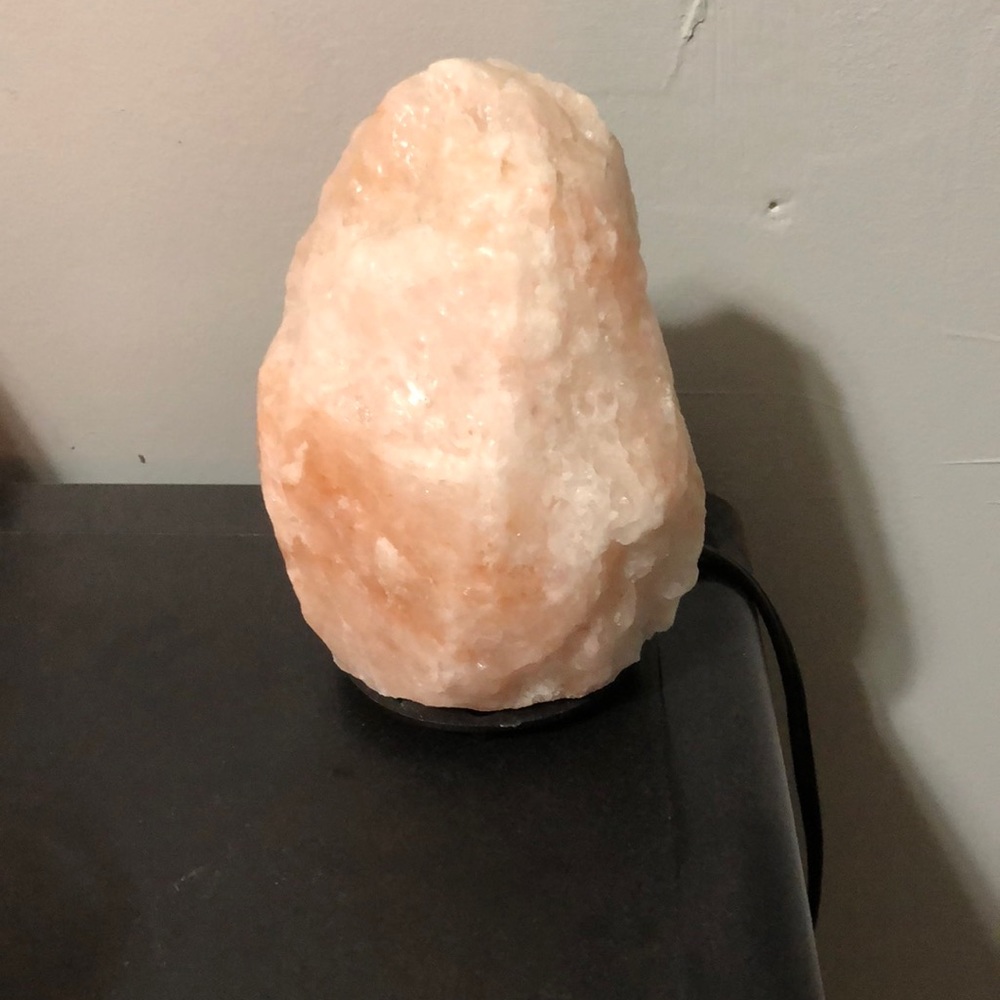 himalayan rock salt lamp
